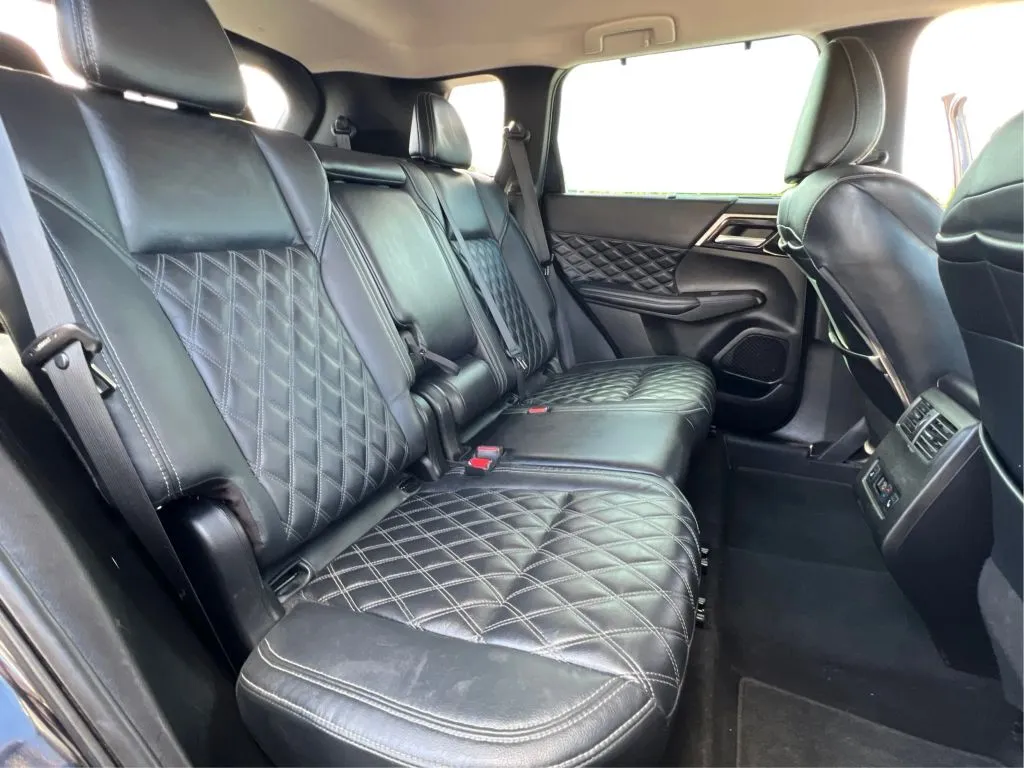 2023 Mitsubishi Outlander SEL - Photo 17
