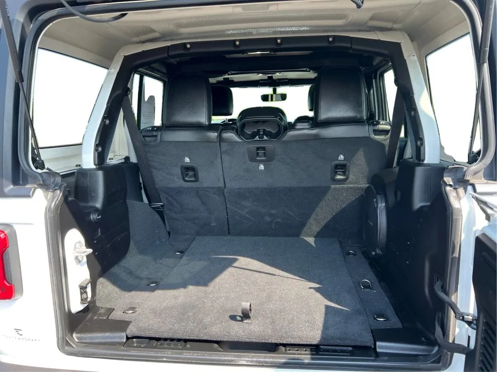 Jeep Wrangler photo 18