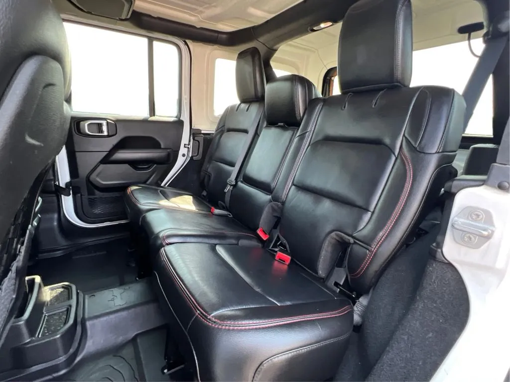 Jeep Wrangler photo 17