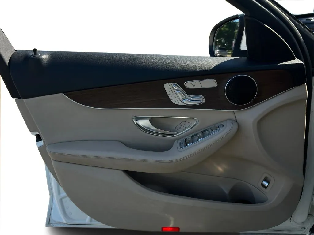 Mercedes-Benz C-Class photo 26