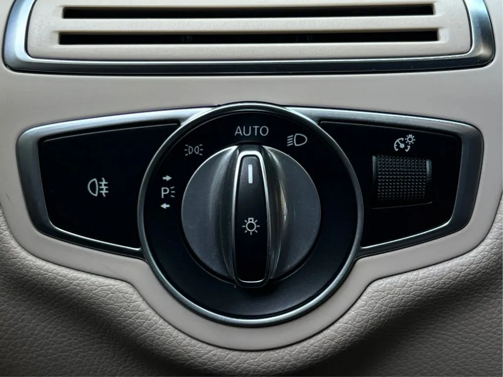 Mercedes-Benz C-Class photo 24