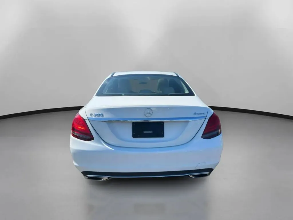 Mercedes-Benz C-Class photo 11