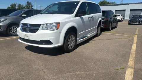 Another view of 2019 Dodge Grand Caravan Passenger SE Minivan 4D for sale in Manchester, CT at Drivemax