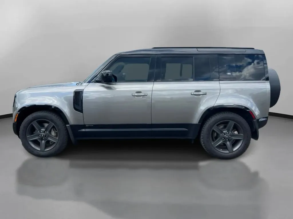 Land Rover Defender photo 15