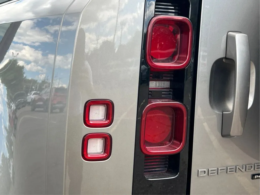 Land Rover Defender photo 34
