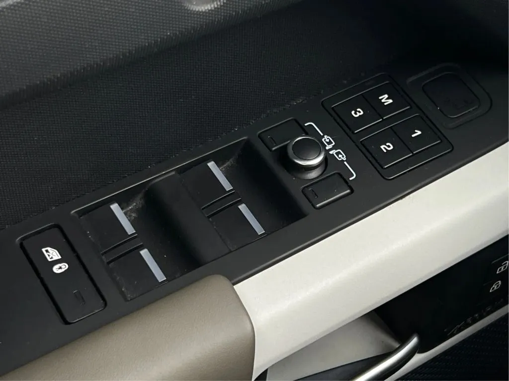 Land Rover Defender photo 45
