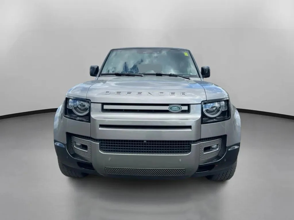 Land Rover Defender photo 3
