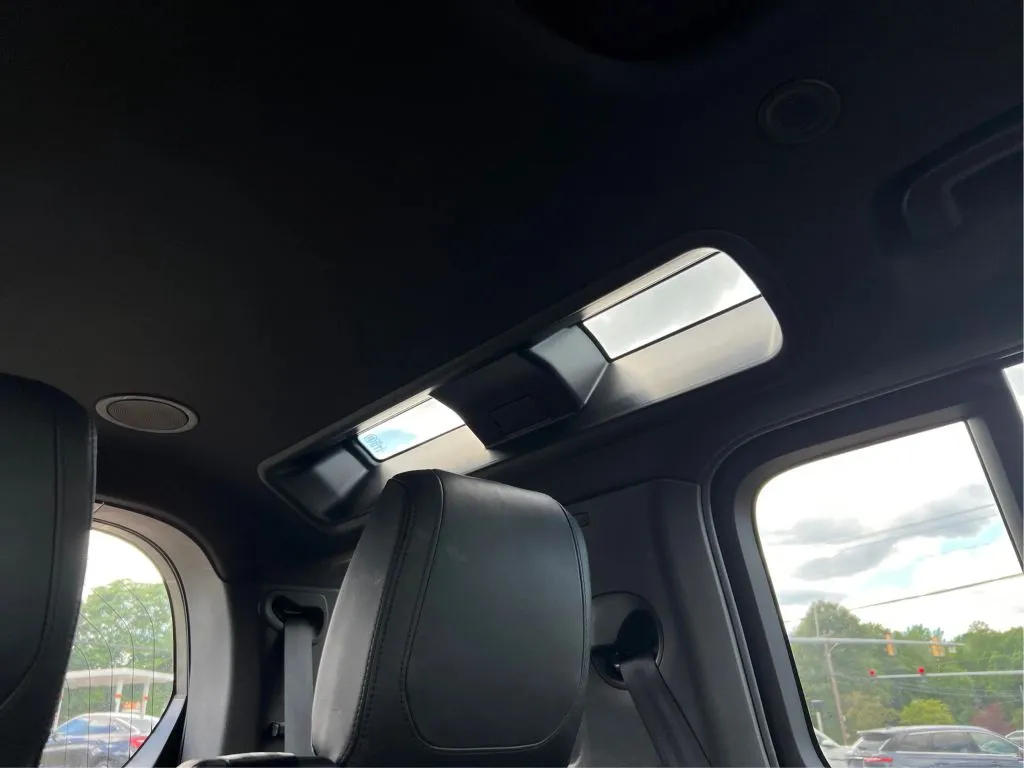 Land Rover Defender photo 46
