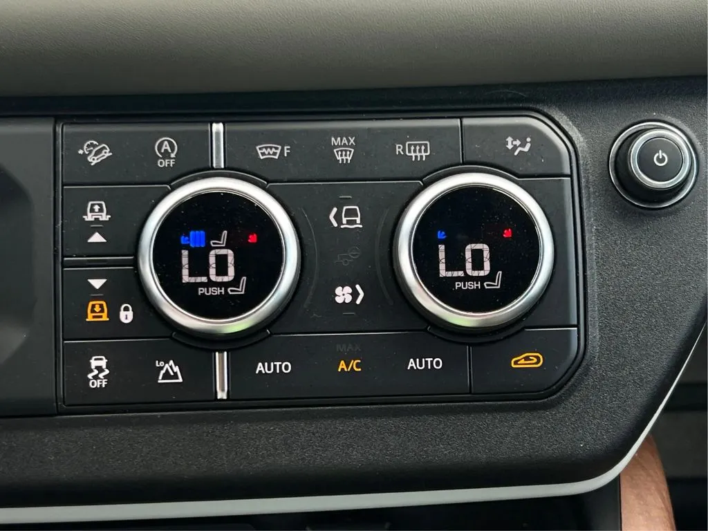 Land Rover Defender photo 39