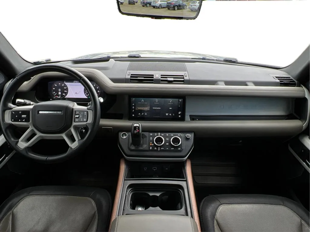 Land Rover Defender photo 36