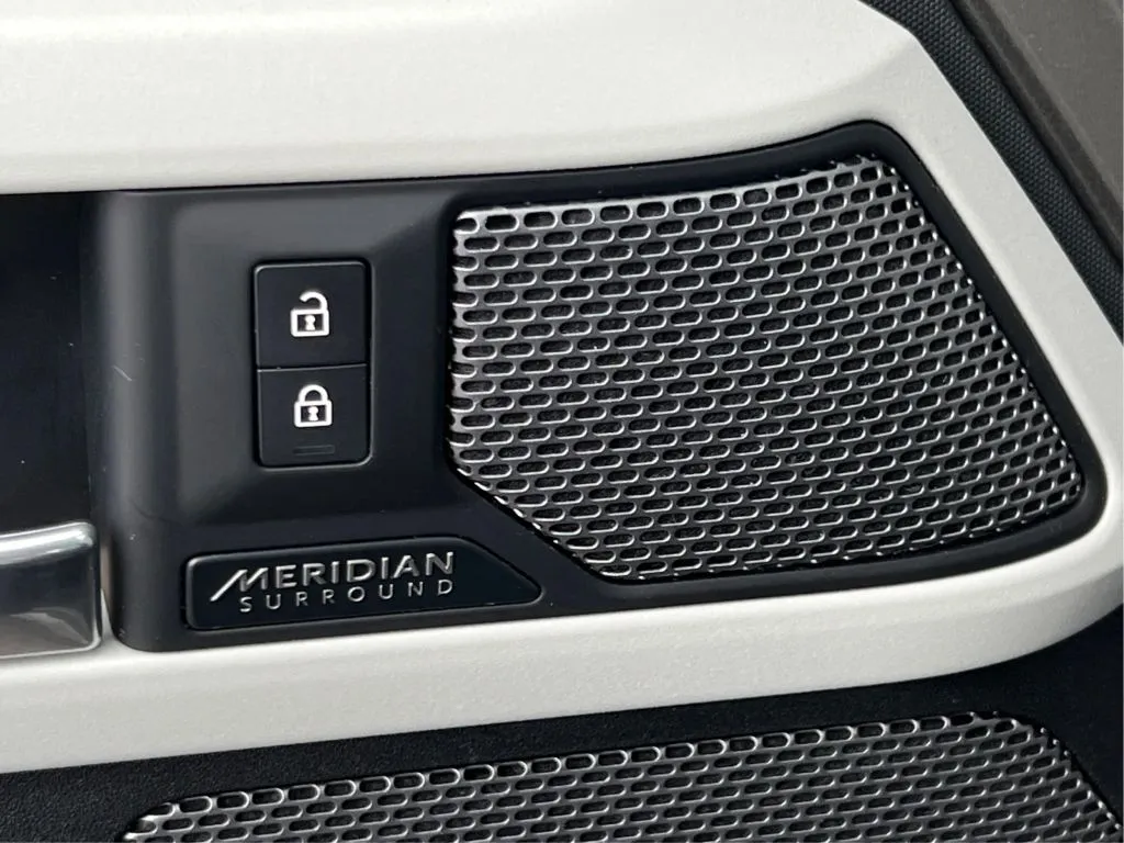 Land Rover Defender photo 42