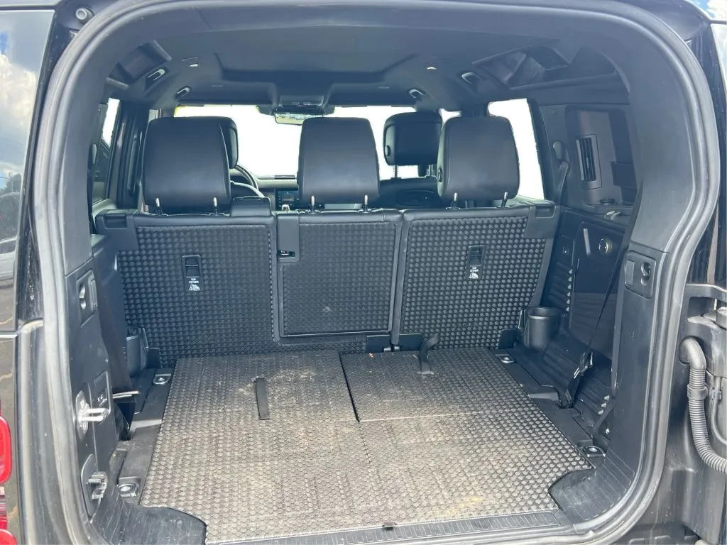 Land Rover Defender photo 18