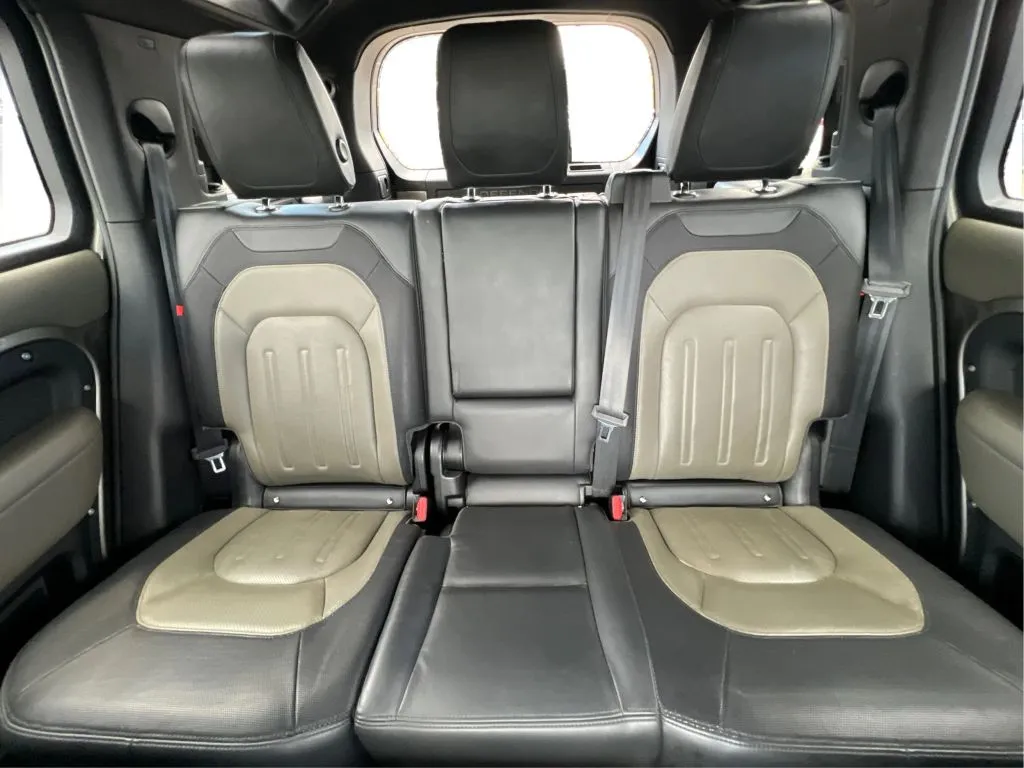 Land Rover Defender photo 19