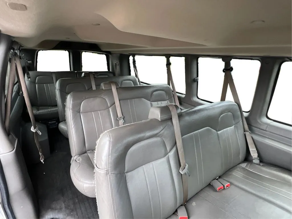 Chevrolet Express photo 17