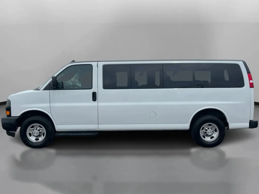 Chevrolet Express photo 15