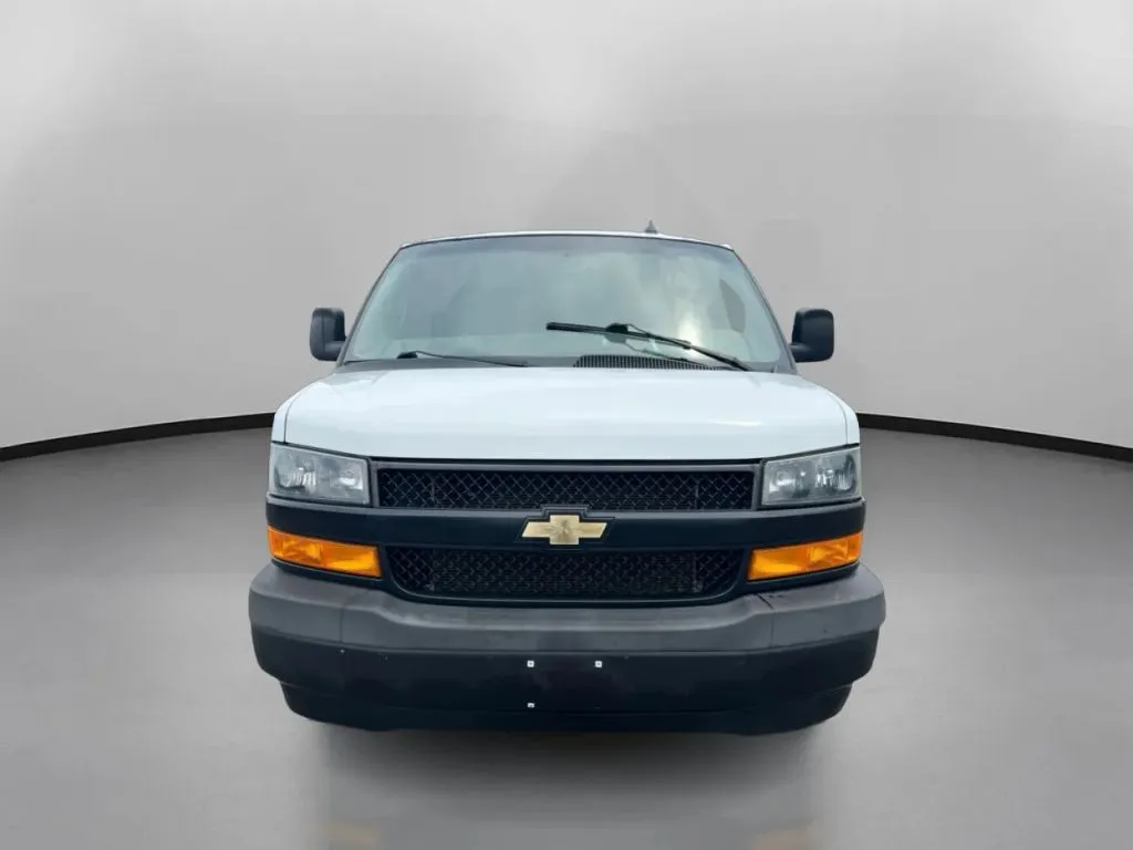 Chevrolet Express photo 3