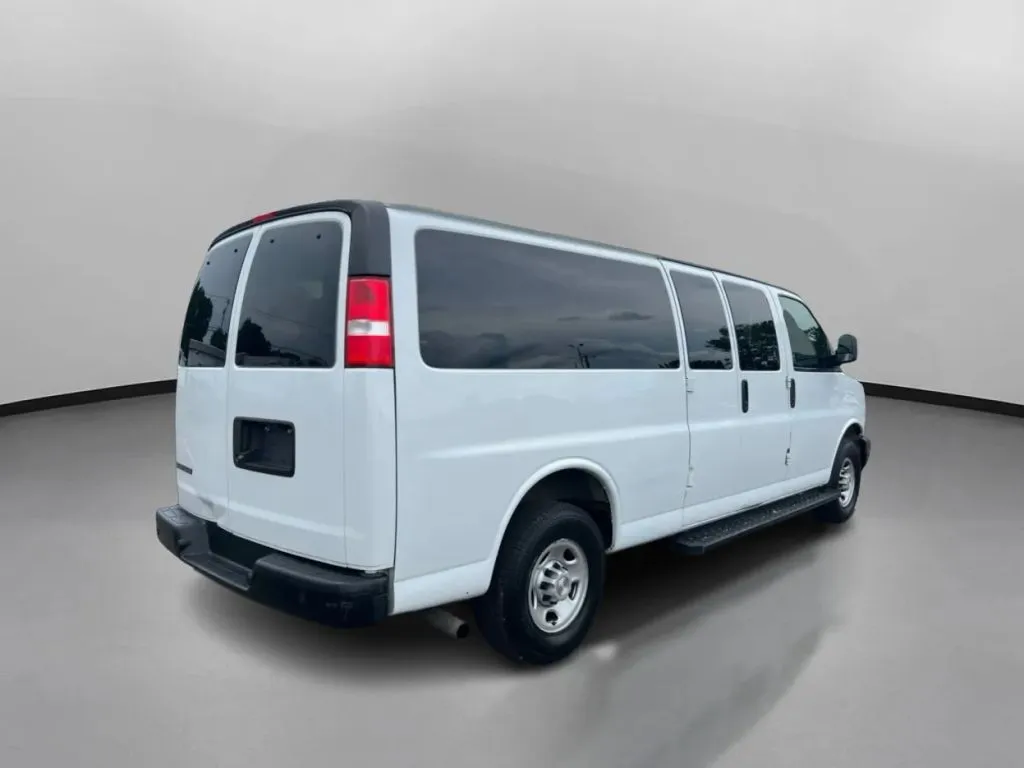 Chevrolet Express photo 9