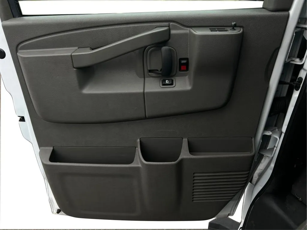 Chevrolet Express photo 26