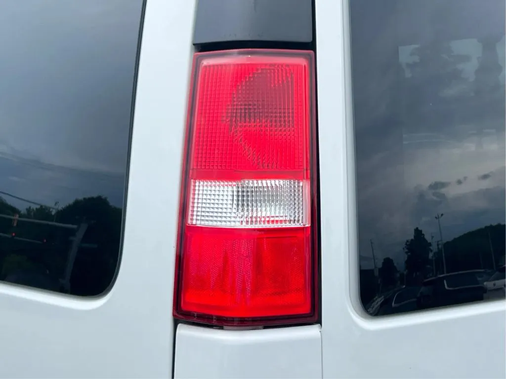 Chevrolet Express photo 31