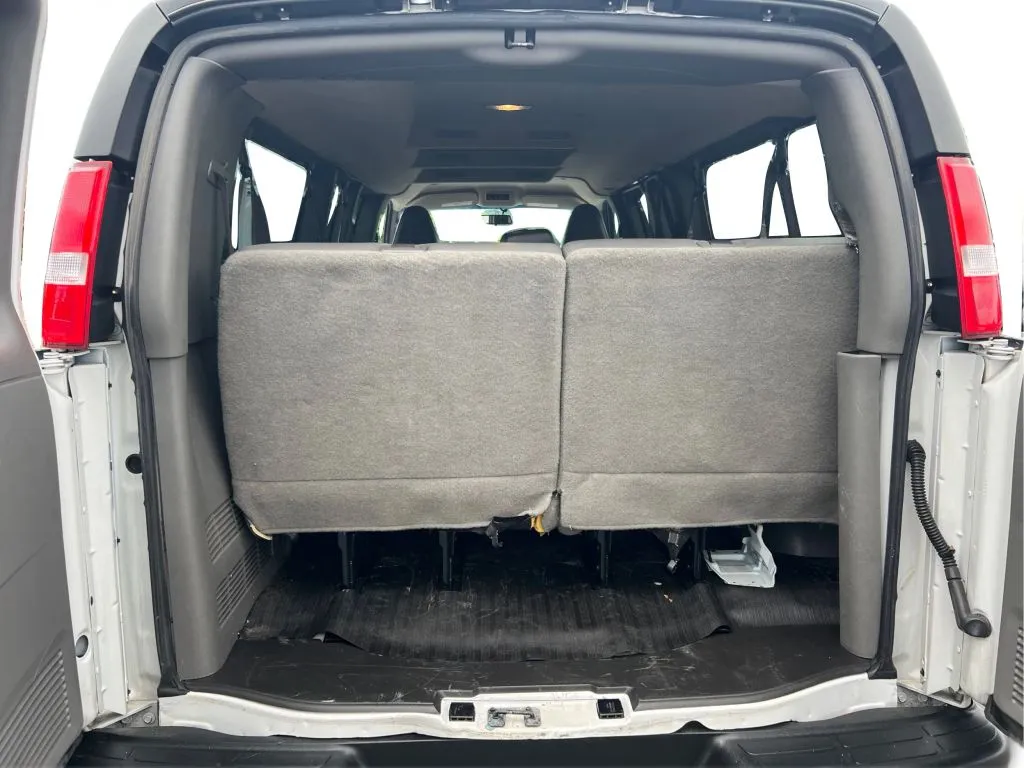 Chevrolet Express photo 18