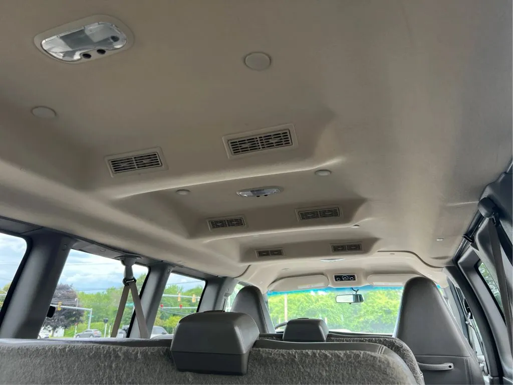 Chevrolet Express photo 40