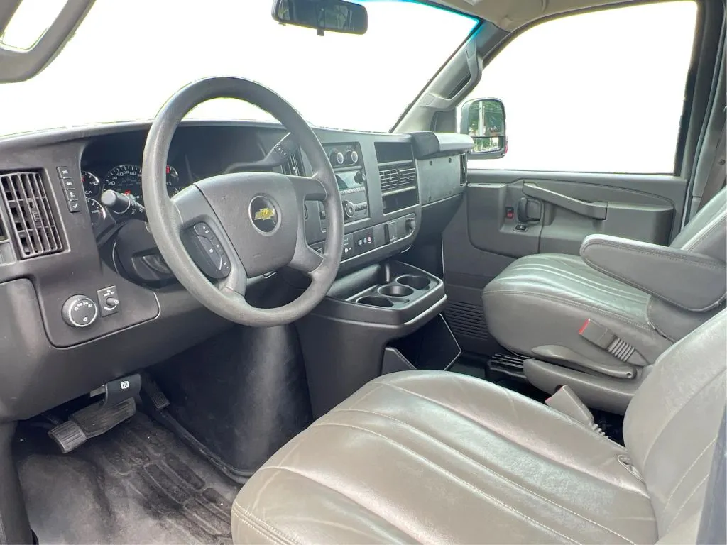 Chevrolet Express photo 16