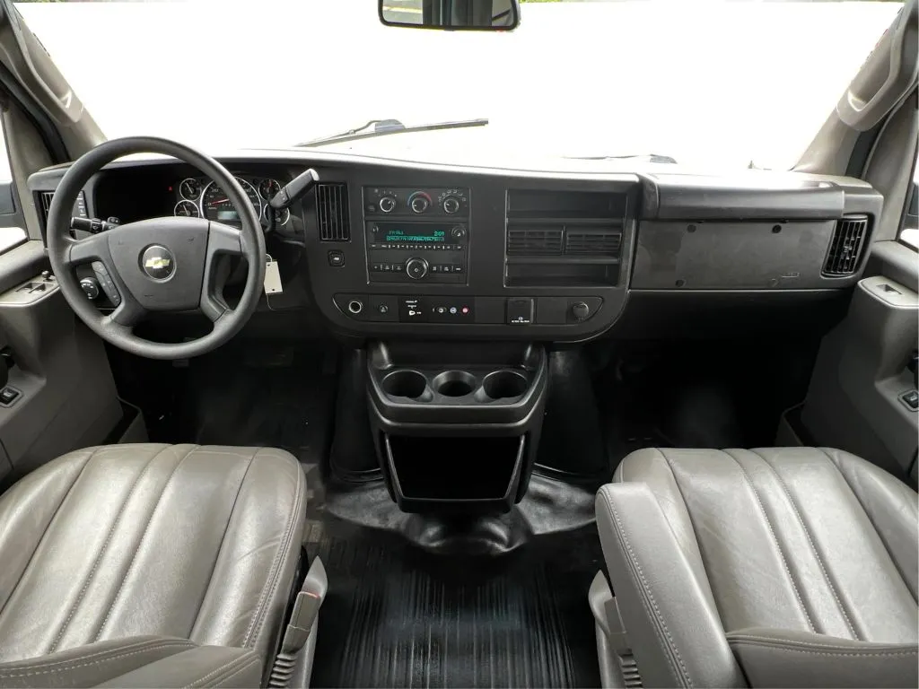 Chevrolet Express photo 33