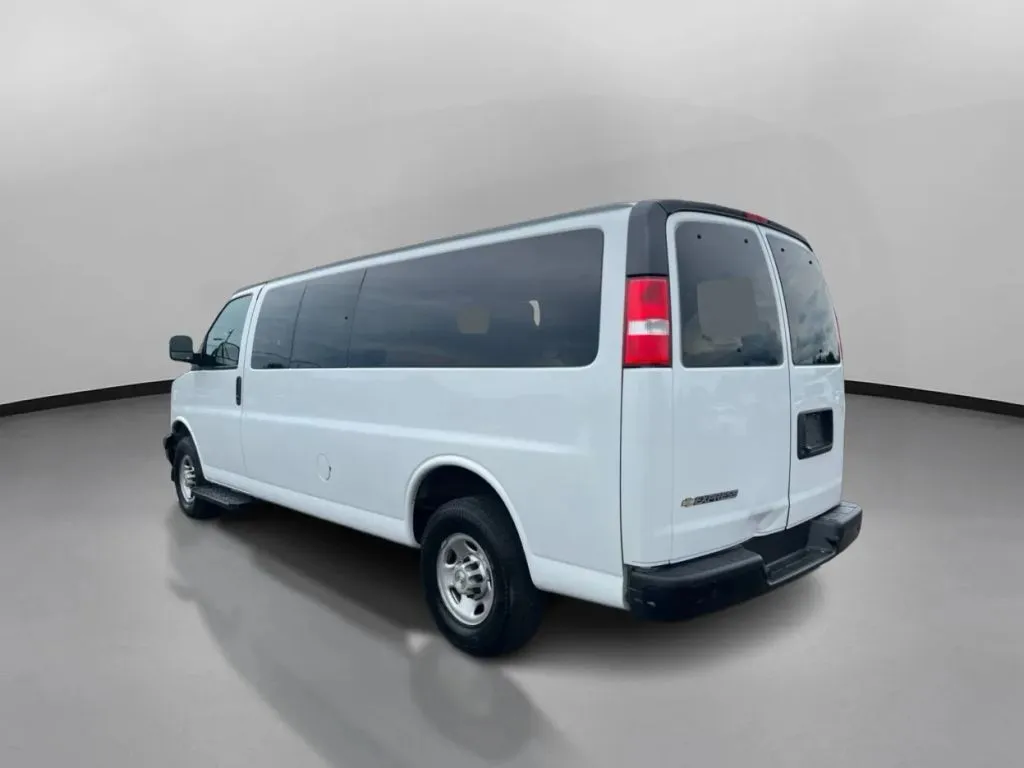 Chevrolet Express photo 13