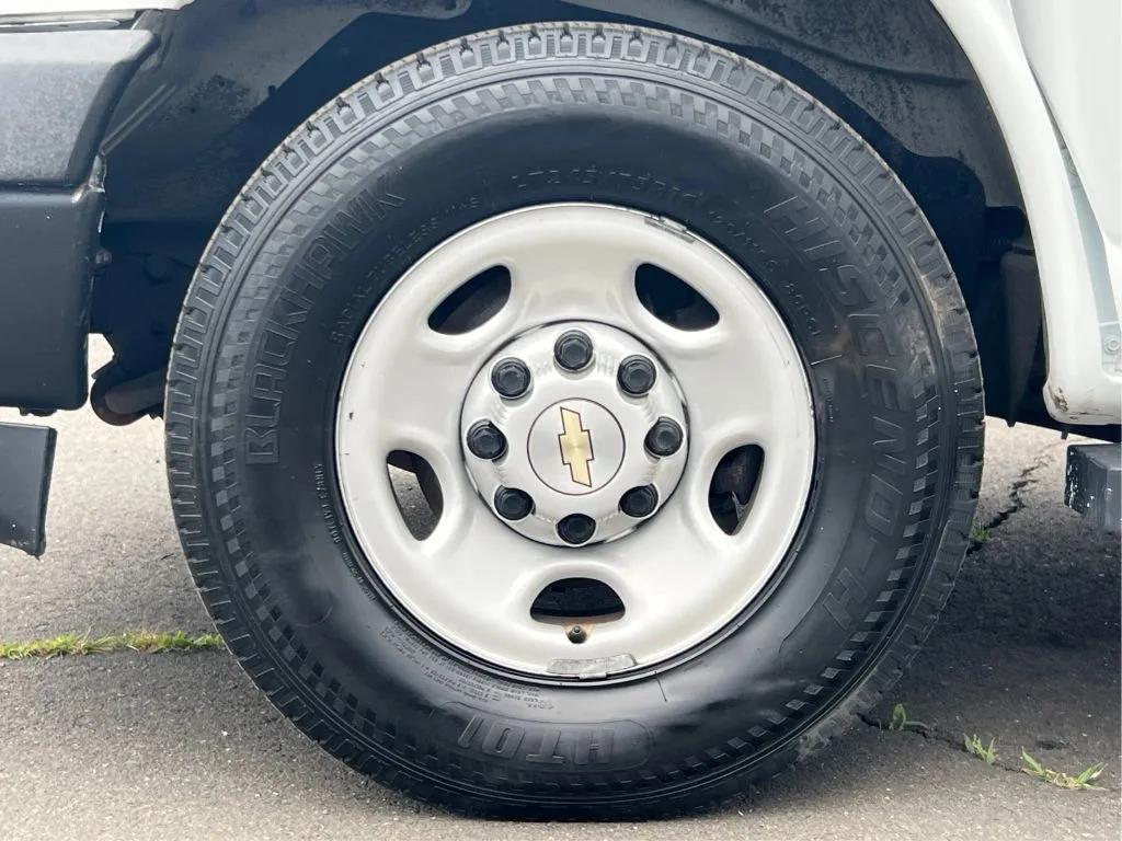 Chevrolet Express photo 28