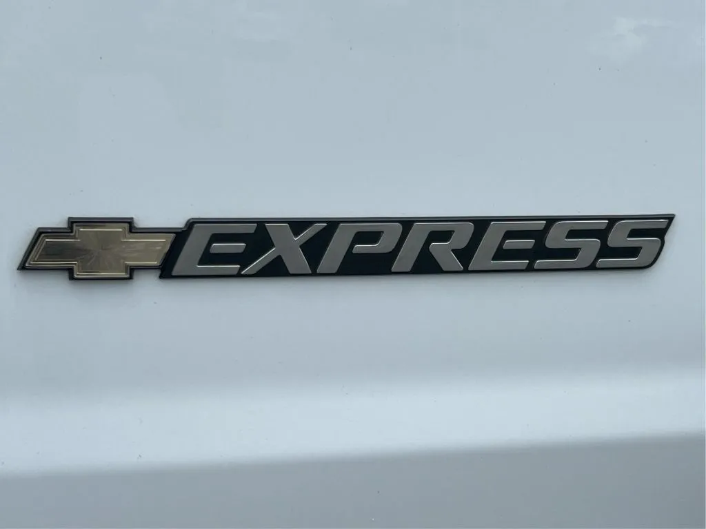 Chevrolet Express photo 27