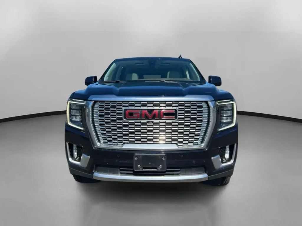 GMC Yukon photo 3