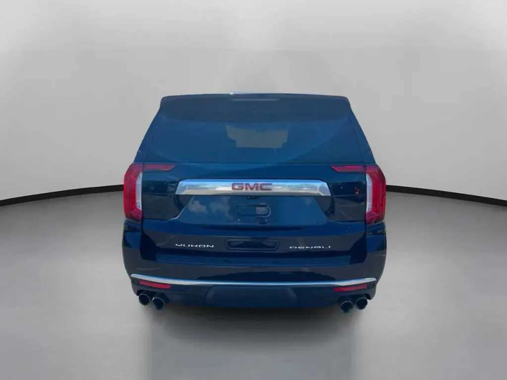 GMC Yukon photo 11