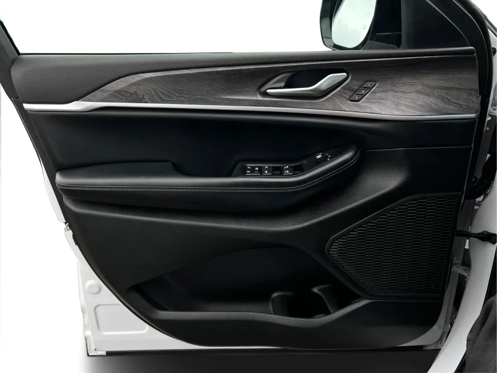 Jeep Grand Cherokee photo 26