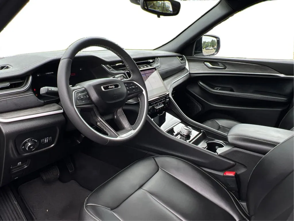 Jeep Grand Cherokee photo 16