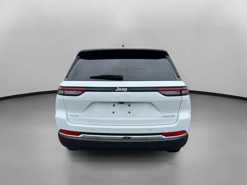 Jeep Grand Cherokee photo 11