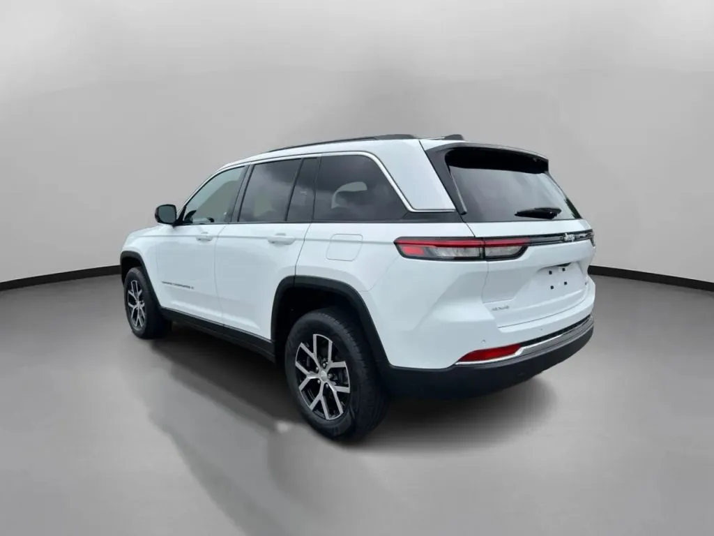 Jeep Grand Cherokee photo 13