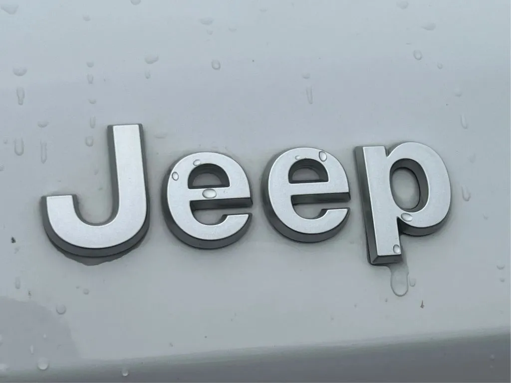 Jeep Grand Cherokee photo 36
