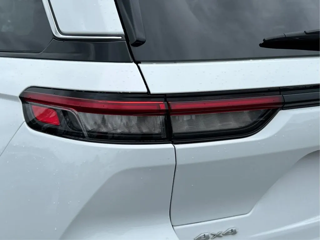 Jeep Grand Cherokee photo 34