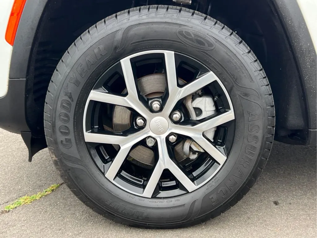 Jeep Grand Cherokee photo 31