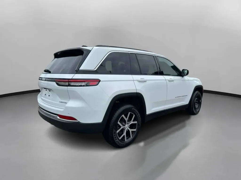 Jeep Grand Cherokee photo 9