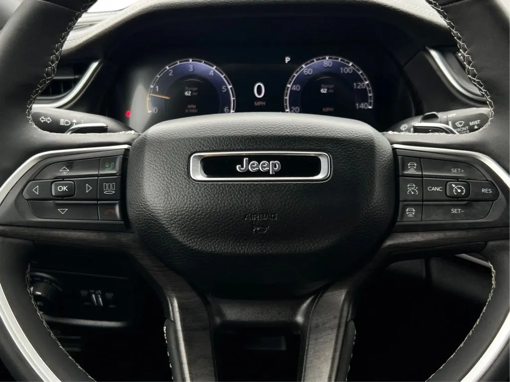 Jeep Grand Cherokee photo 23