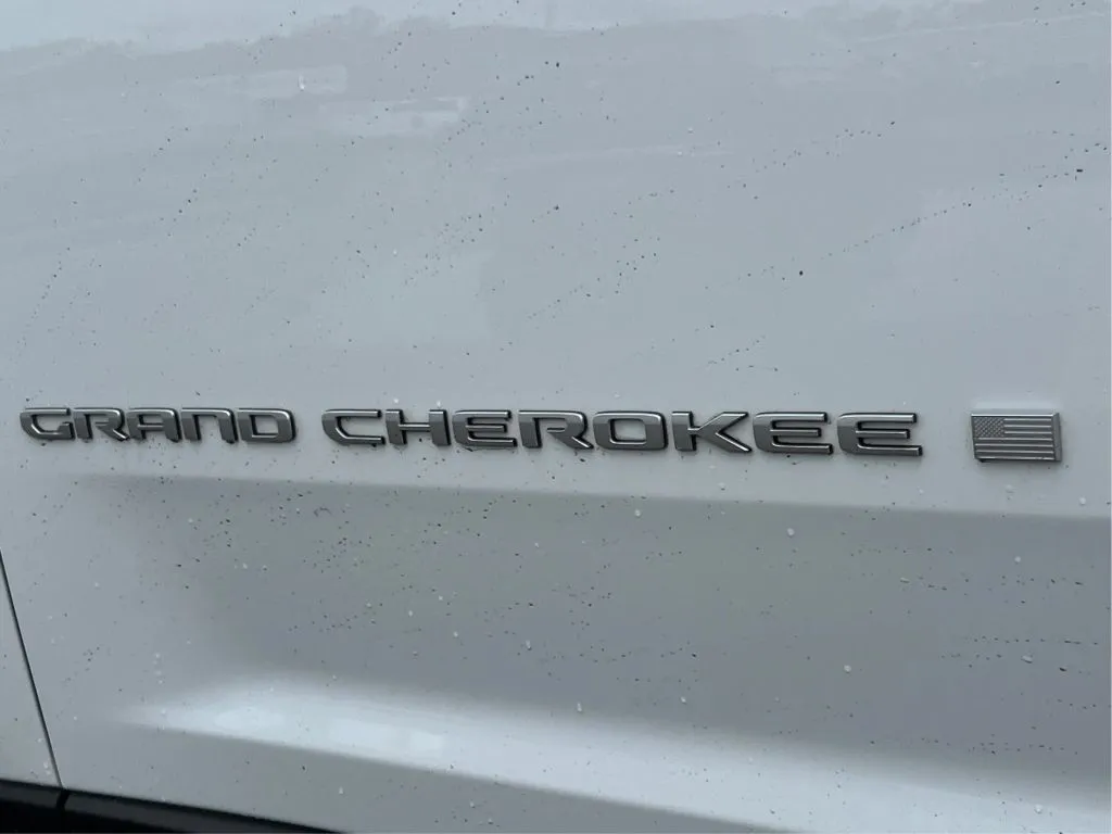 Jeep Grand Cherokee photo 30