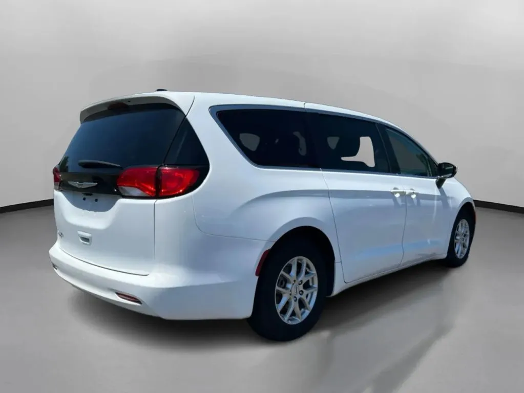 Chrysler Voyager photo 9