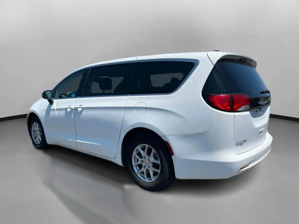 Chrysler Voyager photo 13