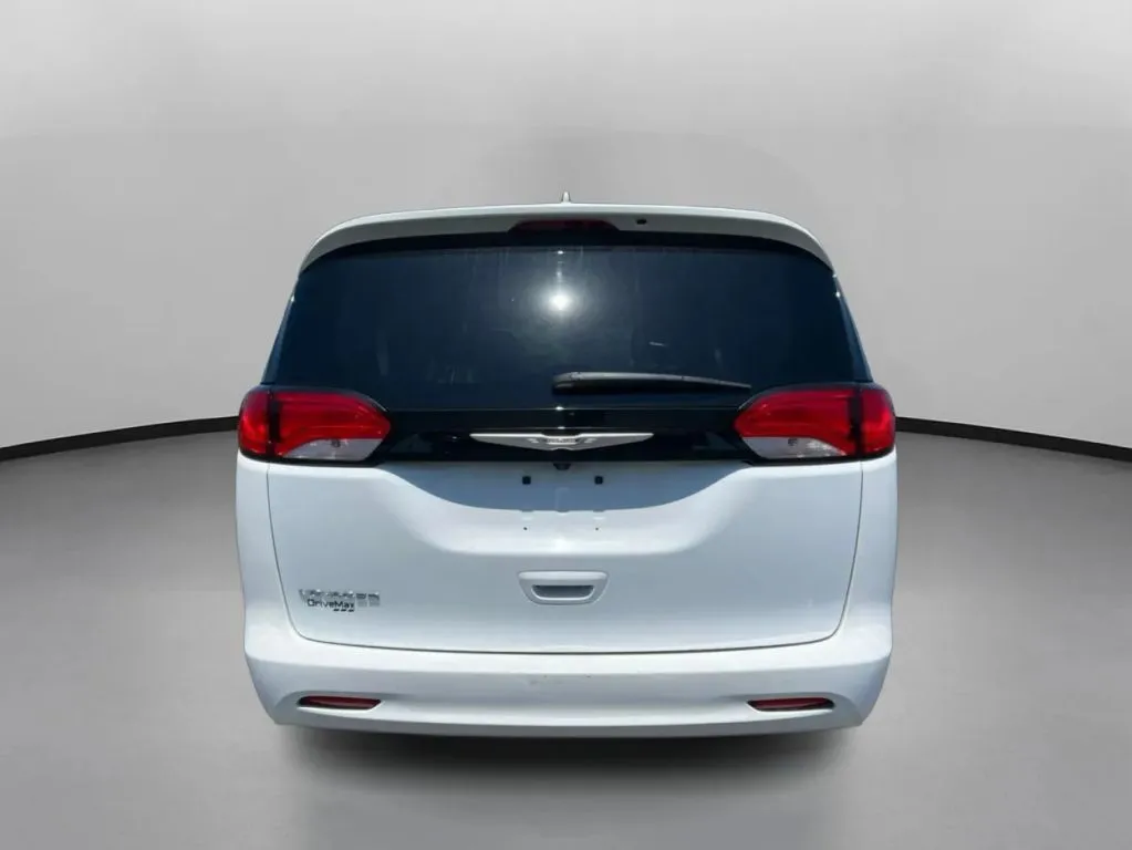 Chrysler Voyager photo 11