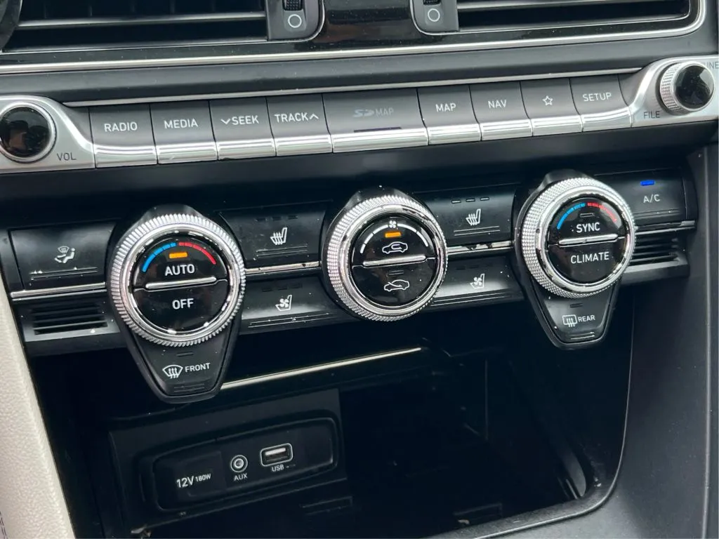 Genesis G70 photo 40