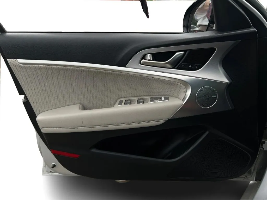 Genesis G70 photo 26