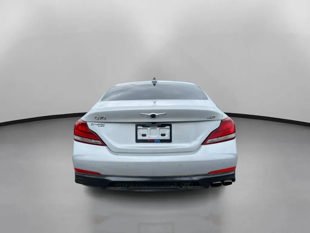Genesis G70 photo 11