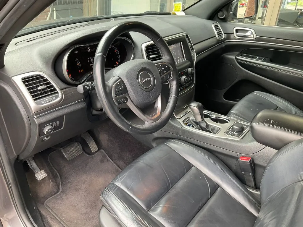 Jeep Grand Cherokee photo 14