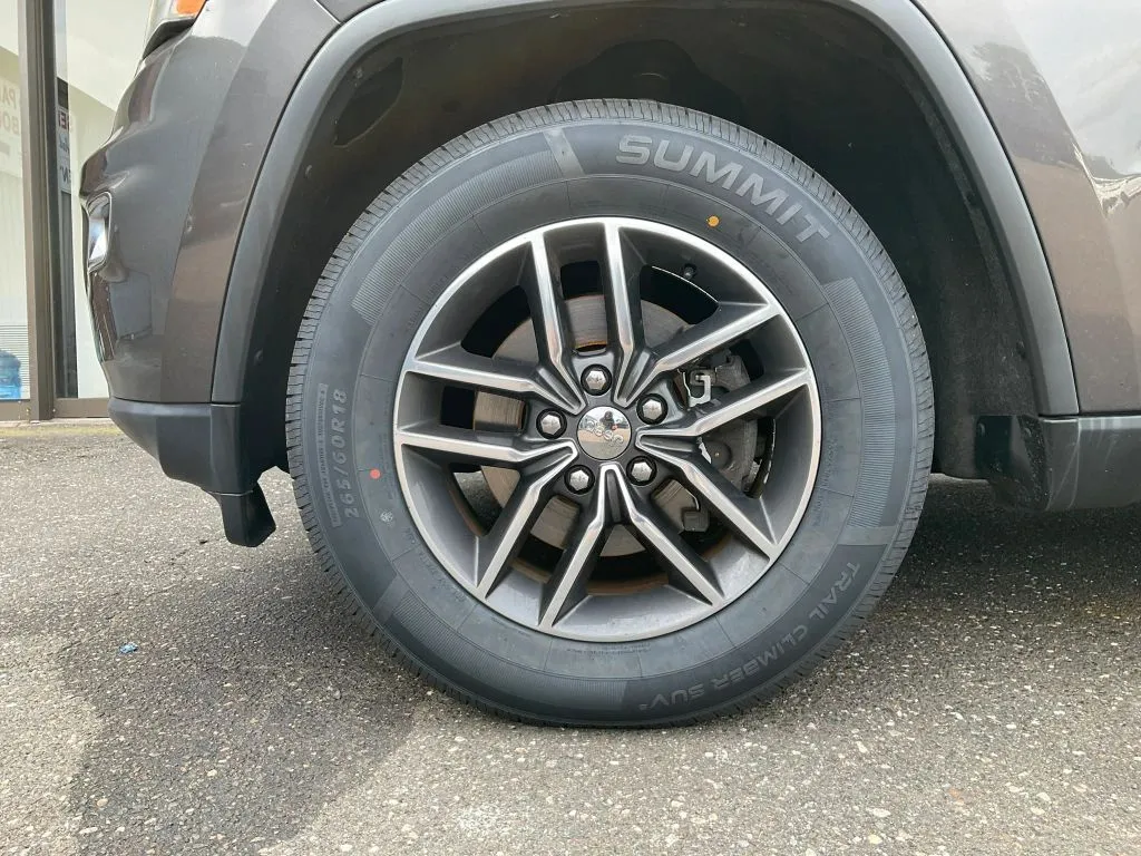 Jeep Grand Cherokee photo 12